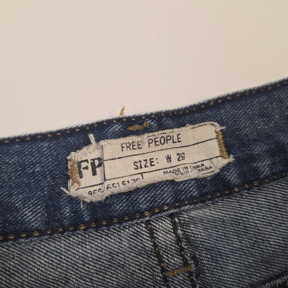 Free People Midrise Denim Frayed Hem Distressed Blue Jean Shorts Womens Size 29 - Picture 10 of 13